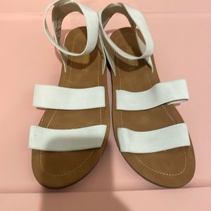 Lightly worn, white sandal with strap, size 8.5